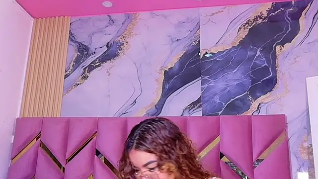 Snapshot of cutiecurvyForeign chatting on 11-26-25, 06:03 cutiecurvyForeign online show from 11-26-25, 06:03