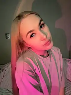 Snapshot of Miss_Alisse chatting on 11-28-25, 05:26 Miss Alisse online show from 11-28-25, 05:26