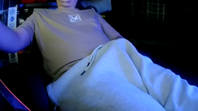 Snapshot of Bowerboi chatting on 12-14-25, 08:24 Bowerboi online show from 12-14-25, 08:24