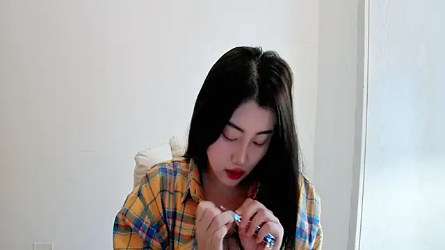 Snapshot of XIAOFENG-2025 chatting on 12-15-25, 06:17 XIAOFENG-2025 online show from 12-15-25, 06:17