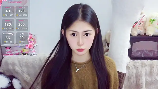 Snapshot of TuTu-077 chatting on 06-12-26, 11:42 TuTu-077 online show from 06-12-26, 11:42