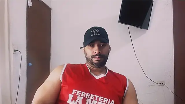 Snapshot of musclehetero chatting on 01-07-26, 11:12 musclehetero online show from 01-07-26, 11:12