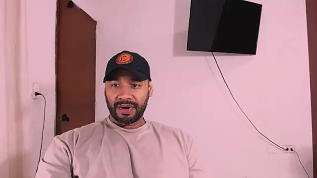 Snapshot of musclehetero chatting on 01-12-26, 06:24 musclehetero online show from 01-12-26, 06:24