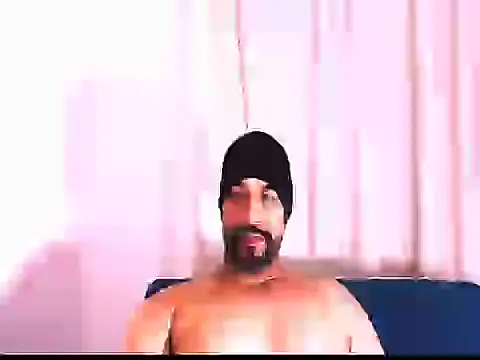 Snapshot of musclehetero chatting on 02-10-26, 02:04 musclehetero online show from 02-10-26, 02:04