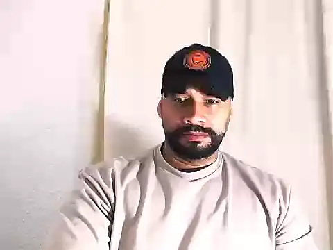 Snapshot of musclehetero chatting on 02-13-26, 03:30 musclehetero online show from 02-13-26, 03:30