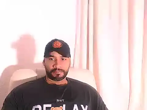 Snapshot of musclehetero chatting on 02-20-26, 08:16 musclehetero online show from 02-20-26, 08:16