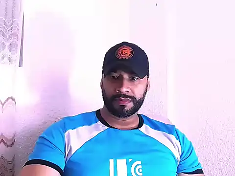 Snapshot of musclehetero chatting on 03-13-26, 04:35 musclehetero online show from 03-13-26, 04:35