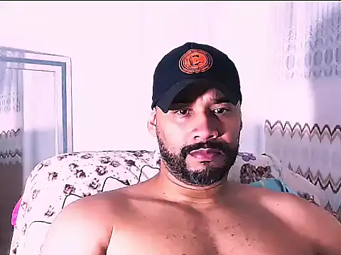 Snapshot of musclehetero chatting on 03-19-26, 04:27 musclehetero online show from 03-19-26, 04:27