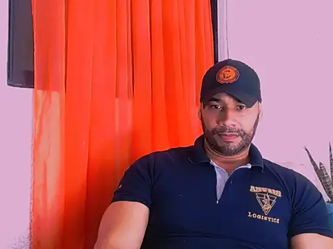 Snapshot of musclehetero chatting on 04-20-26, 06:42 musclehetero online show from 04-20-26, 06:42