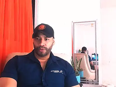 Snapshot of musclehetero chatting on 04-21-26, 08:01 musclehetero online show from 04-21-26, 08:01