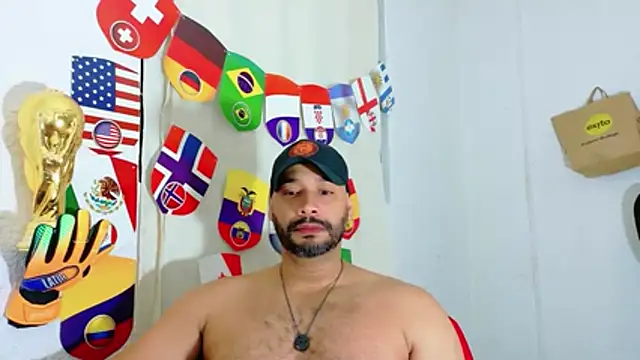 Snapshot of musclehetero chatting on 06-26-26, 06:23 musclehetero online show from 06-26-26, 06:23