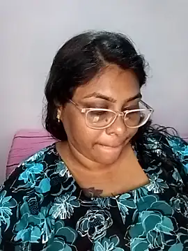 Snapshot of Riya-mallus chatting on 11-21-25, 12:04 Riya-mallus online show from 11-21-25, 12:04