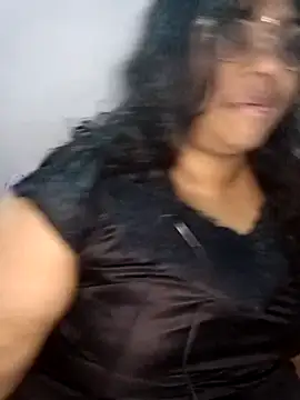 Snapshot of Riya-mallus chatting on 12-02-25, 04:02 Riya-mallus online show from 12-02-25, 04:02