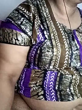 Snapshot of Riya-mallus chatting on 12-05-25, 04:43 Riya-mallus online show from 12-05-25, 04:43