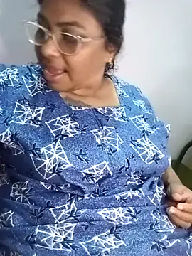 Snapshot of Riya-mallus chatting on 12-17-25, 05:41 Riya-mallus online show from 12-17-25, 05:41