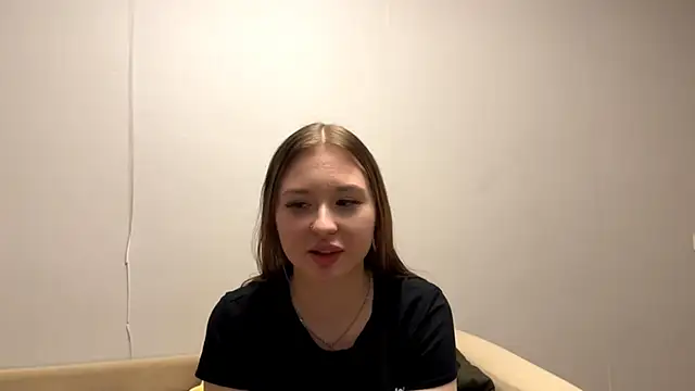 Snapshot of DivaRay chatting on 11-23-25, 10:15 DivaRay online show from 11-23-25, 10:15