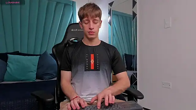 Snapshot of Ostin_Saints chatting on 11-28-25, 01:14 Ostin Saints online show from 11-28-25, 01:14