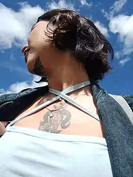 Zoe addiction online show from 11-22-25, 02:16