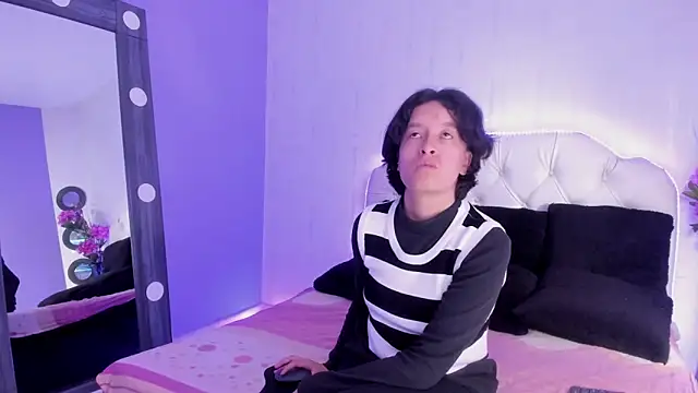 Snapshot of CoralAndOcean_ chatting on 12-02-25, 12:32 CoralAndOcean online show from 12-02-25, 12:32