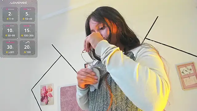 Snapshot of Julieta_Lein_ chatting on 12-04-25, 10:40 Julieta Lein online show from 12-04-25, 10:40