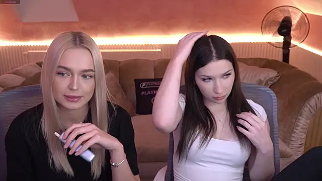 Snapshot of Liza_Mur chatting on 11-25-25, 03:12 Liza Mur online show from 11-25-25, 03:12