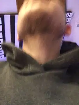 Snapshot of Spielzeugtwink chatting on 12-05-25, 02:36 Spielzeugtwink online show from 12-05-25, 02:36