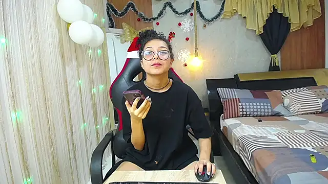 Snapshot of sweett_love_ chatting on 12-01-25, 05:12 sweett love online show from 12-01-25, 05:12