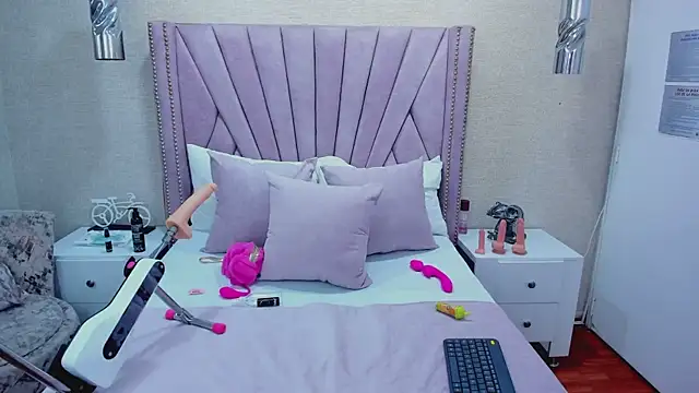 Snapshot of ViolettFrosst chatting on 11-20-25, 06:07 ViolettFrosst online show from 11-20-25, 06:07