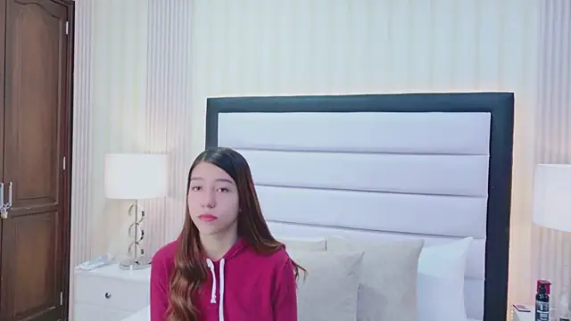 Snapshot of ViolettFrosst chatting on 12-15-25, 07:29 ViolettFrosst online show from 12-15-25, 07:29