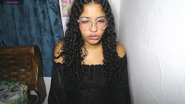 Snapshot of chleo_rosse chatting on 12-22-25, 01:30 chleo rosse online show from 12-22-25, 01:30