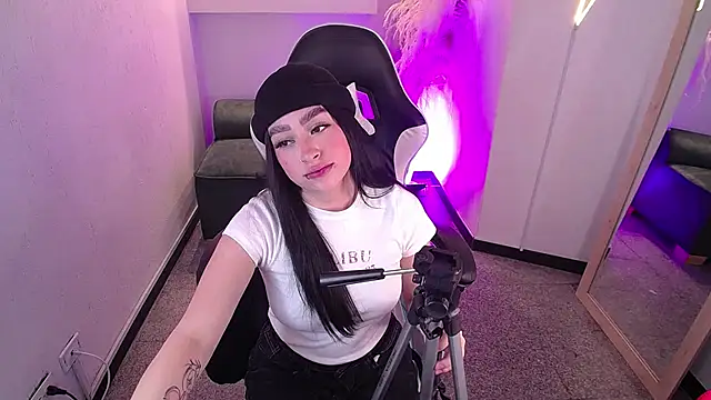 Snapshot of vallolett chatting on 02-05-26, 08:46 vallolett online show from 02-05-26, 08:46