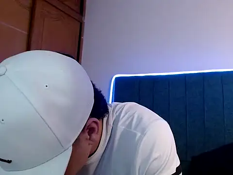 Snapshot of Lincon_Ale chatting on 12-13-25, 08:58 Lincon Ale online show from 12-13-25, 08:58