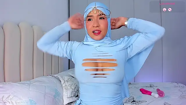 Amira-Zahra online show from 04-14-26, 10:10