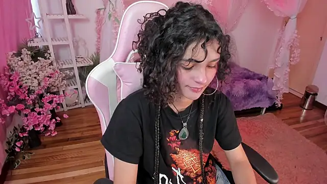 Snapshot of gummo_ chatting on 12-13-25, 07:53 gummo online show from 12-13-25, 07:53