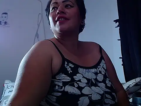 Snapshot of EmilyX34 chatting on 12-05-25, 03:04 EmilyX34 online show from 12-05-25, 03:04