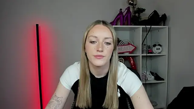 EvelynBlond online show from 04-21-26, 12:22