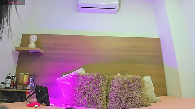 Snapshot of emilyrousee01 chatting on 01-08-26, 07:27 emilyrousee01 online show from 01-08-26, 07:27