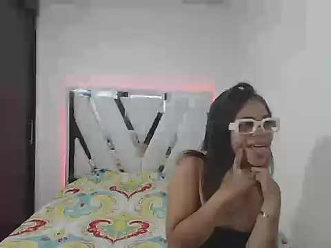 Snapshot of BlueLove19 chatting on 12-14-25, 06:56 BlueLove19 online show from 12-14-25, 06:56