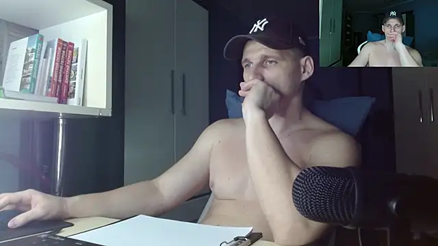 Snapshot of Poliglotjoe1 chatting on 11-29-25, 07:28 Poliglotjoe1 online show from 11-29-25, 07:28