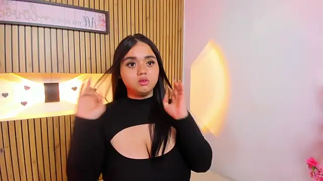 SaraLondon13 online show from 11-21-25, 10:41