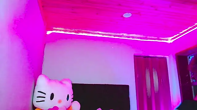 Snapshot of _MileyBerry chatting on 02-14-26, 01:02 MileyBerry online show from 02-14-26, 01:02