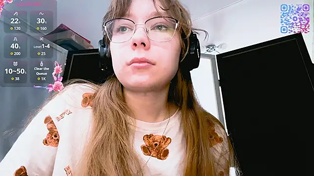 Snapshot of LouettaTornese chatting on 12-14-25, 08:09 LouettaTornese online show from 12-14-25, 08:09