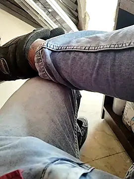 Snapshot of Roy___121 chatting on 02-01-26, 05:28 Roy 121 online show from 02-01-26, 05:28