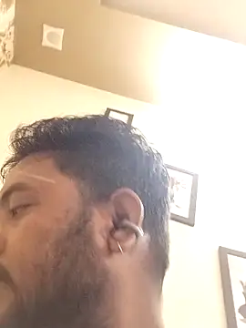 Snapshot of Roy___121 chatting on 02-18-26, 06:20 Roy 121 online show from 02-18-26, 06:20