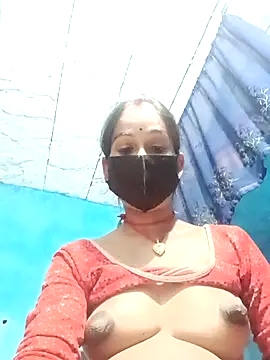 Snapshot of Nandani-758 chatting on 02-14-26, 12:40 Nandani-758 online show from 02-14-26, 12:40