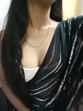 Snapshot of Roja__ chatting on 12-16-25, 09:47 Roja online show from 12-16-25, 09:47