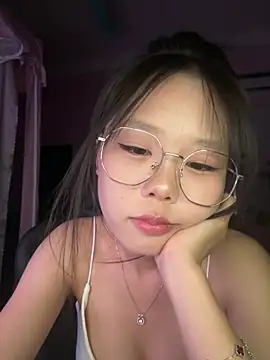 Snapshot of Kiee-lee chatting on 06-25-26, 04:33 Kiee-lee online show from 06-25-26, 04:33