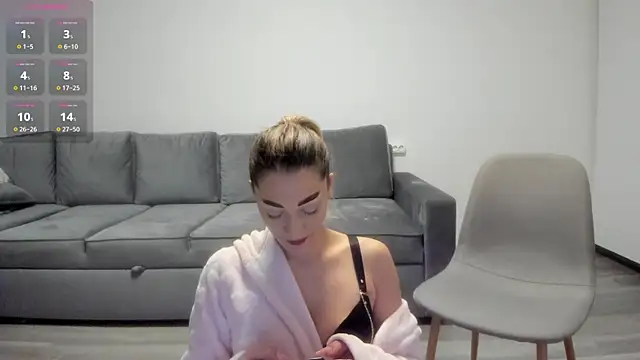 Snapshot of rossana_doll chatting on 11-25-25, 07:30 rossana doll online show from 11-25-25, 07:30