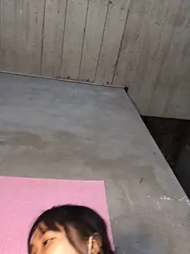 Snapshot of dovia-ba chatting on 12-14-25, 01:33 dovia-ba online show from 12-14-25, 01:33