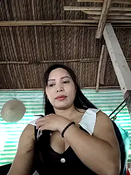 Snapshot of akura-03 chatting on 11-28-25, 05:43 akura-03 online show from 11-28-25, 05:43